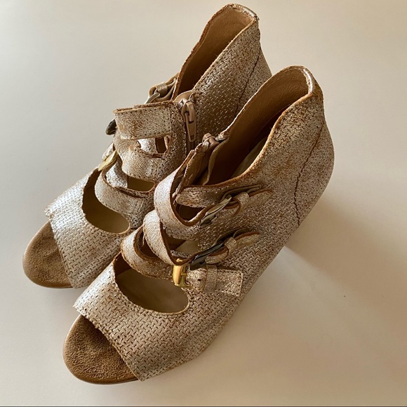 Unity.In.Diversity Comfortably Hip European Heels - Picture 8 of 16